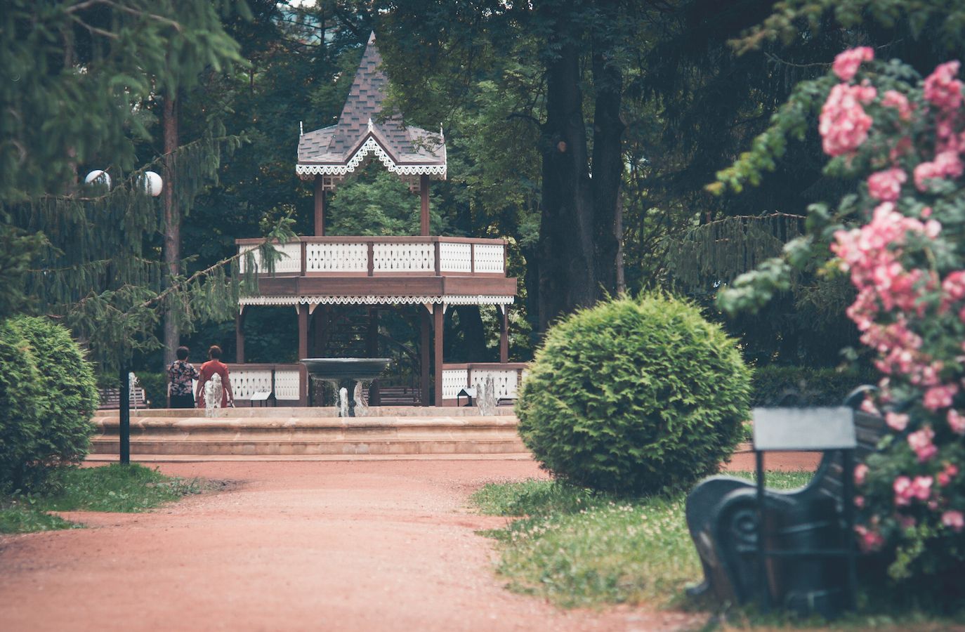 carskaya ploshchadka s besedkoy hram lyubvi v kislovodskom parke